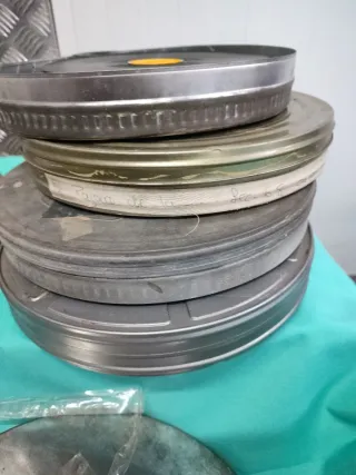 7 Cajas metálicas para películas