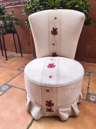 Butaca tapizada beige y rosa