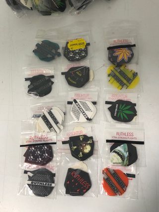 Lote 156 plumas Ruthless para dardos