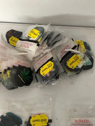 Lote 156 plumas Ruthless para dardos