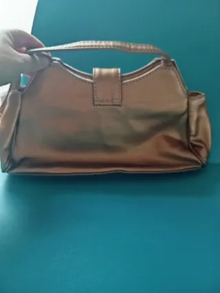 Bolso de mano dorado bronce con hebilla