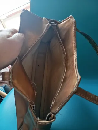 Bolso de mano dorado bronce con hebilla