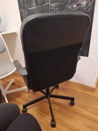 Silla de oficina negra