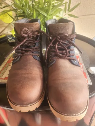 Botas Levi's Marrones y Azules