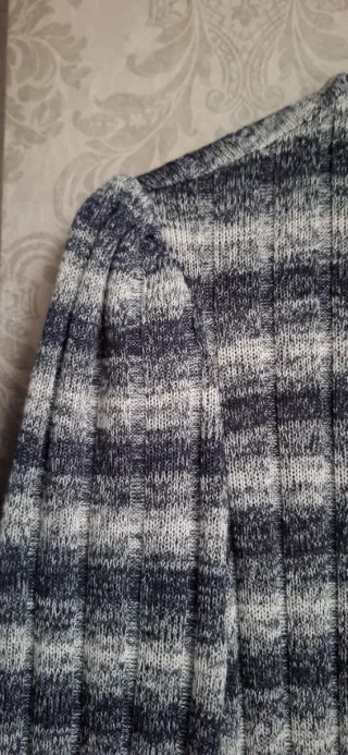 Vestido midi de punto acanalado a rayas