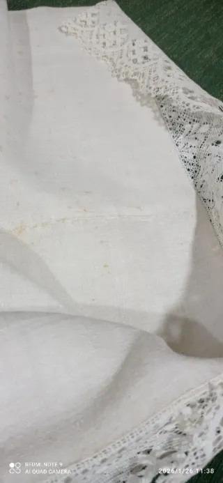 Sábana antigua de encaje blanco