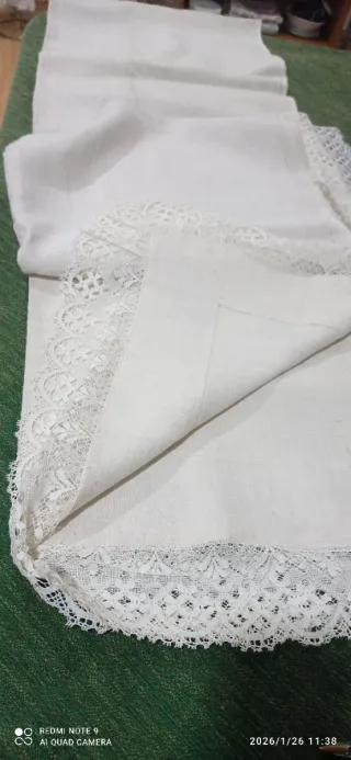 Sábana antigua de encaje blanco