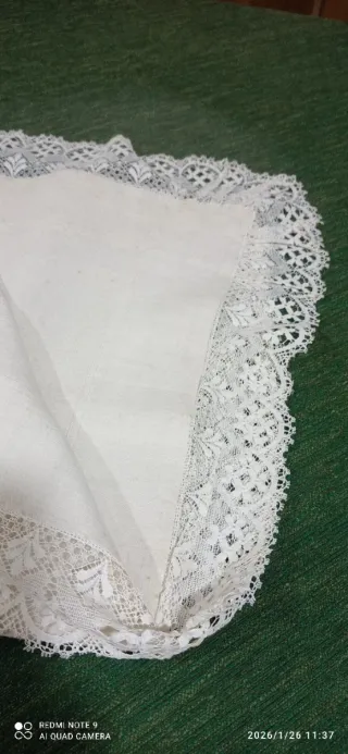 Sábana antigua de encaje blanco