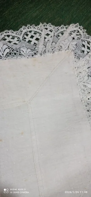 Sábana antigua de encaje blanco