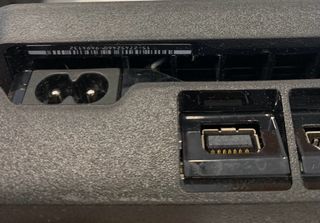 Consola PS4 Slim Negra (Solo Consola)