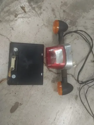 Piloto, intermitentes y portamatrículas