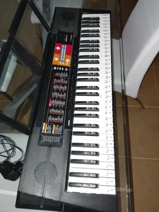Teclado Yamaha PSR F51