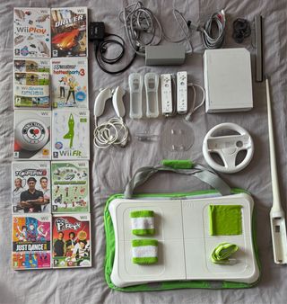 Pacchetto Nintendo Wii con giochi e accessori