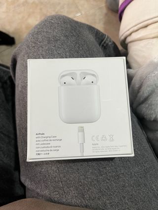 AirPods 2ª Gen con funda roja