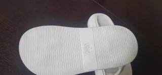 Chanclas Zara color beige