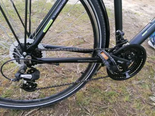 Bicicleta Zundapp T700 Negra con Alforjas