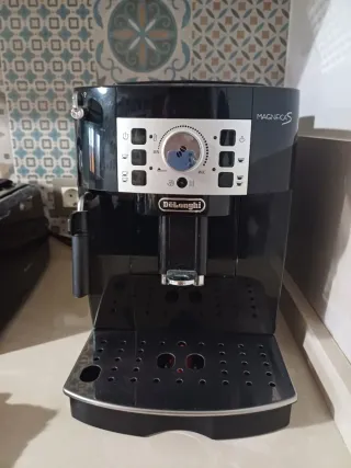 Cafetera DeLonghi Magnifica S Negra