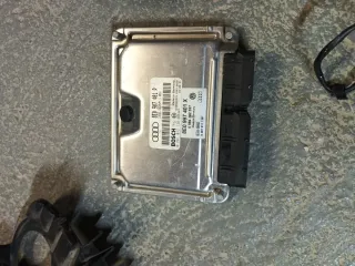 Centralita Audi Bosch 8E0 907 401 P