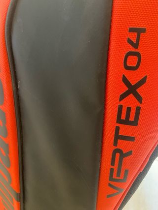 paletero Bullpadel bpp-24001 Vertex 04 Rojo