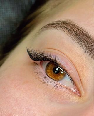 Extensión de pestañas – 25 € Volume Clásico