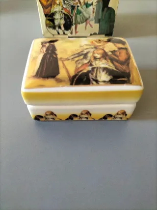 Joyero pastillero de cerámica luarada