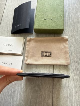 Tarjetero Gucci GG Supreme con caja