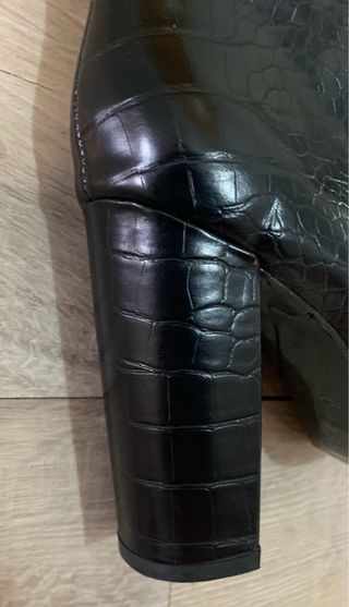 Botas altas negras efecto piel cocodrilo