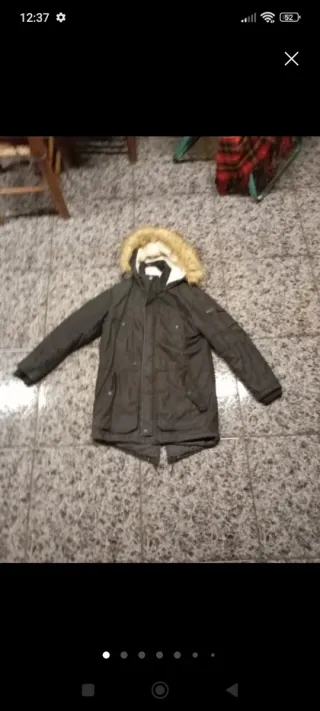 Parka negra talla M con capucha