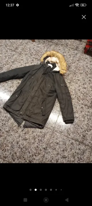 Parka negra talla M con capucha