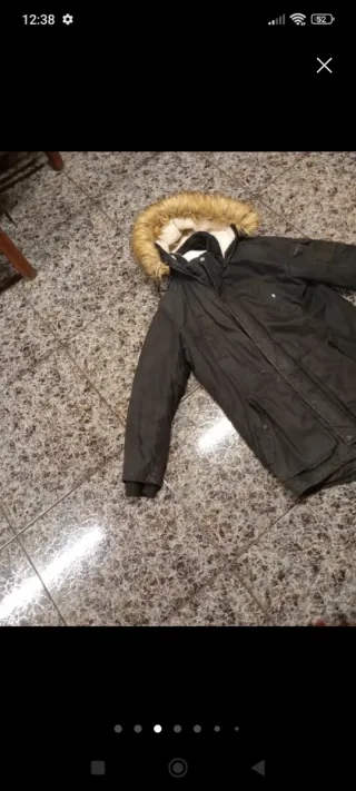 Parka negra talla M con capucha