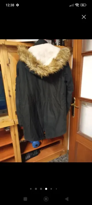 Parka negra talla M con capucha