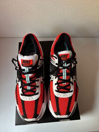 Nike Zoom Vomero 5 Rojo/Blanco