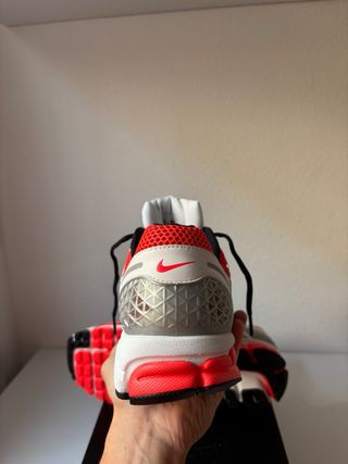 Nike Zoom Vomero 5 Rojo/Blanco