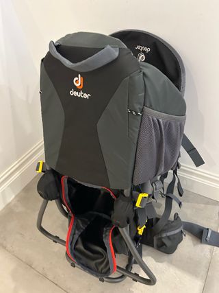 Mochila Portabebés Deuter Trekking