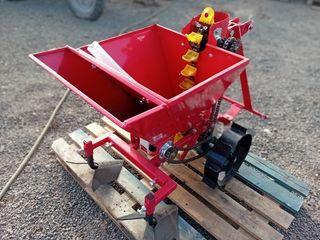 Plantadora de patatas de un surco nueva