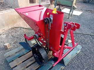 Plantadora de patatas de un surco nueva