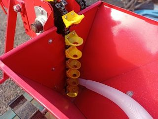 Plantadora de patatas de un surco nueva