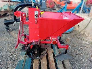 Plantadora de patatas de un surco nueva