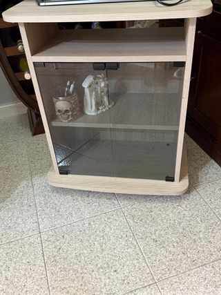 Tavolino con ante in vetro