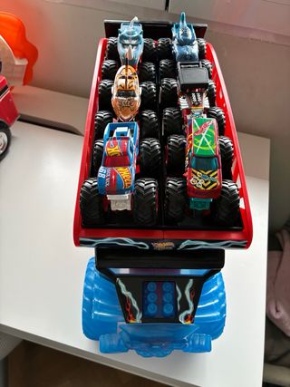 Camión Hot Wheels Almacenaje Monster Trucks