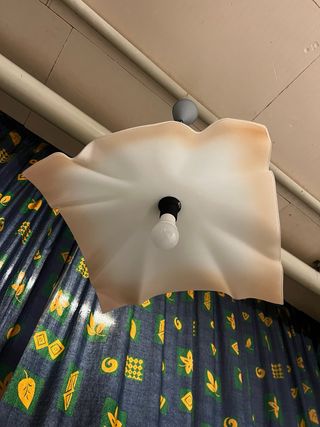 Lampadario in vetro trasparente e beige