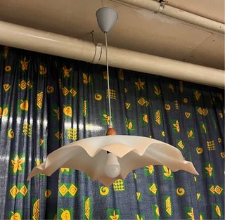 Lampadario in vetro trasparente e beige
