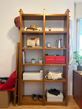 Estantería de madera