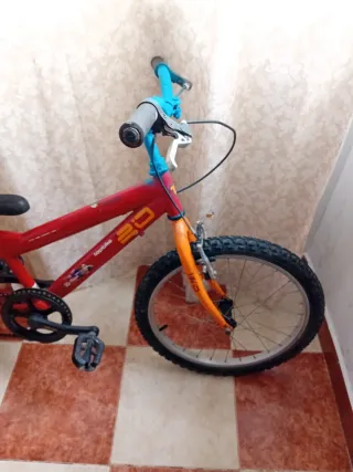 Bicicleta infantil roja