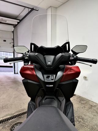 Honda Forza 125 Maxiscooter Roja mate