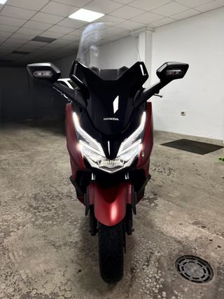 Honda Forza 125 Maxiscooter Roja mate