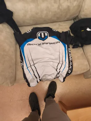 Culotte y maillot ciclismo negro Mondraker