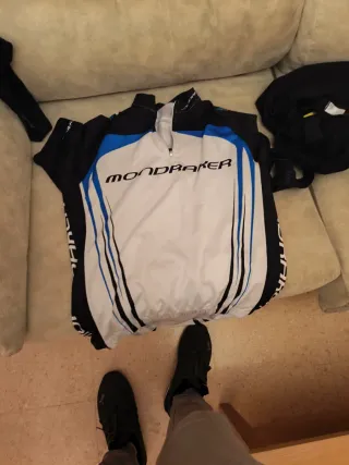 Culotte y maillot ciclismo negro Mondraker