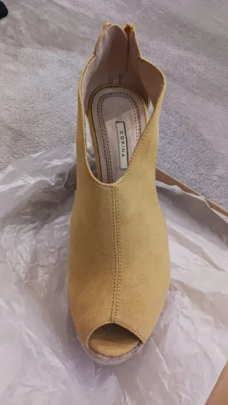 Sandalias cuña mostaza T-38