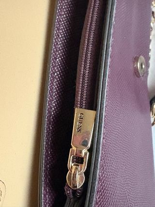 Bolso Cartera Guess Morado Dorado